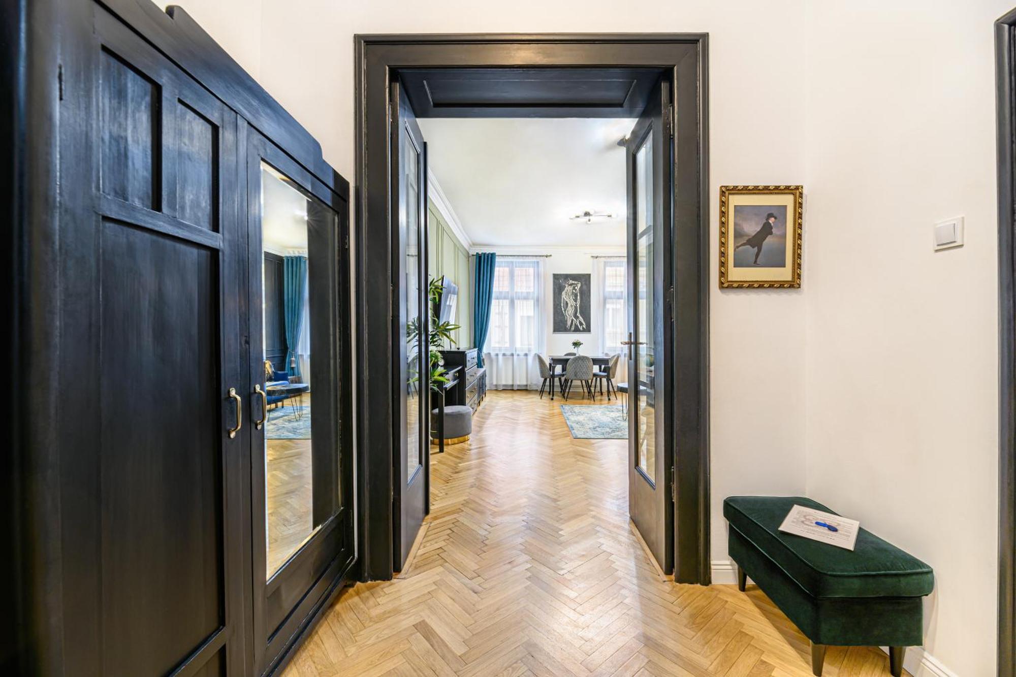 Colins Place Braşov Esterno foto