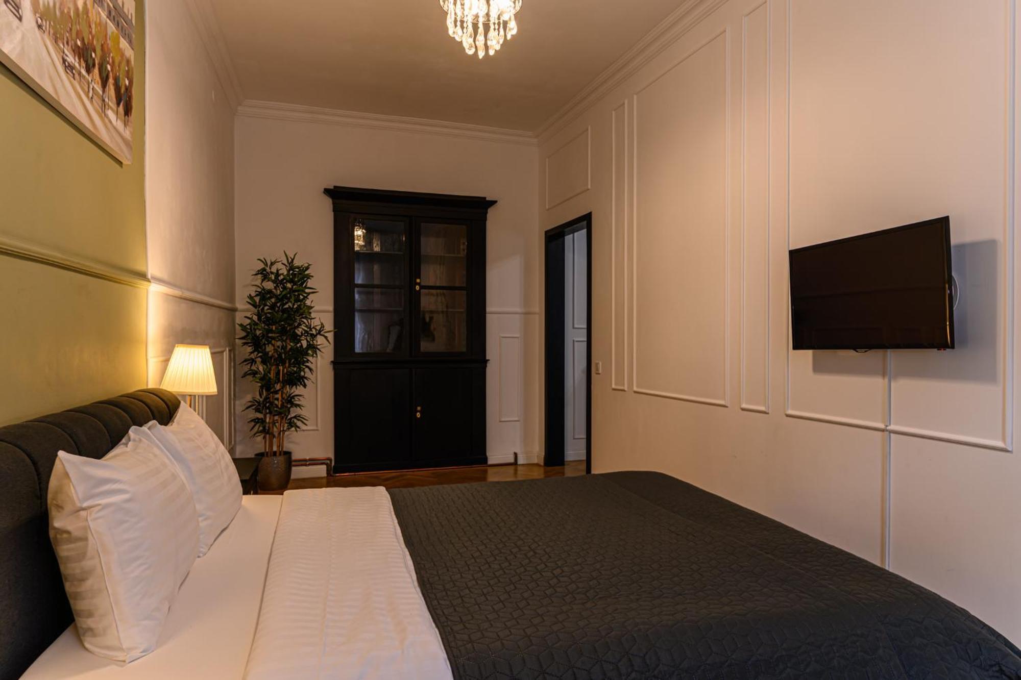 Colins Place Braşov Esterno foto