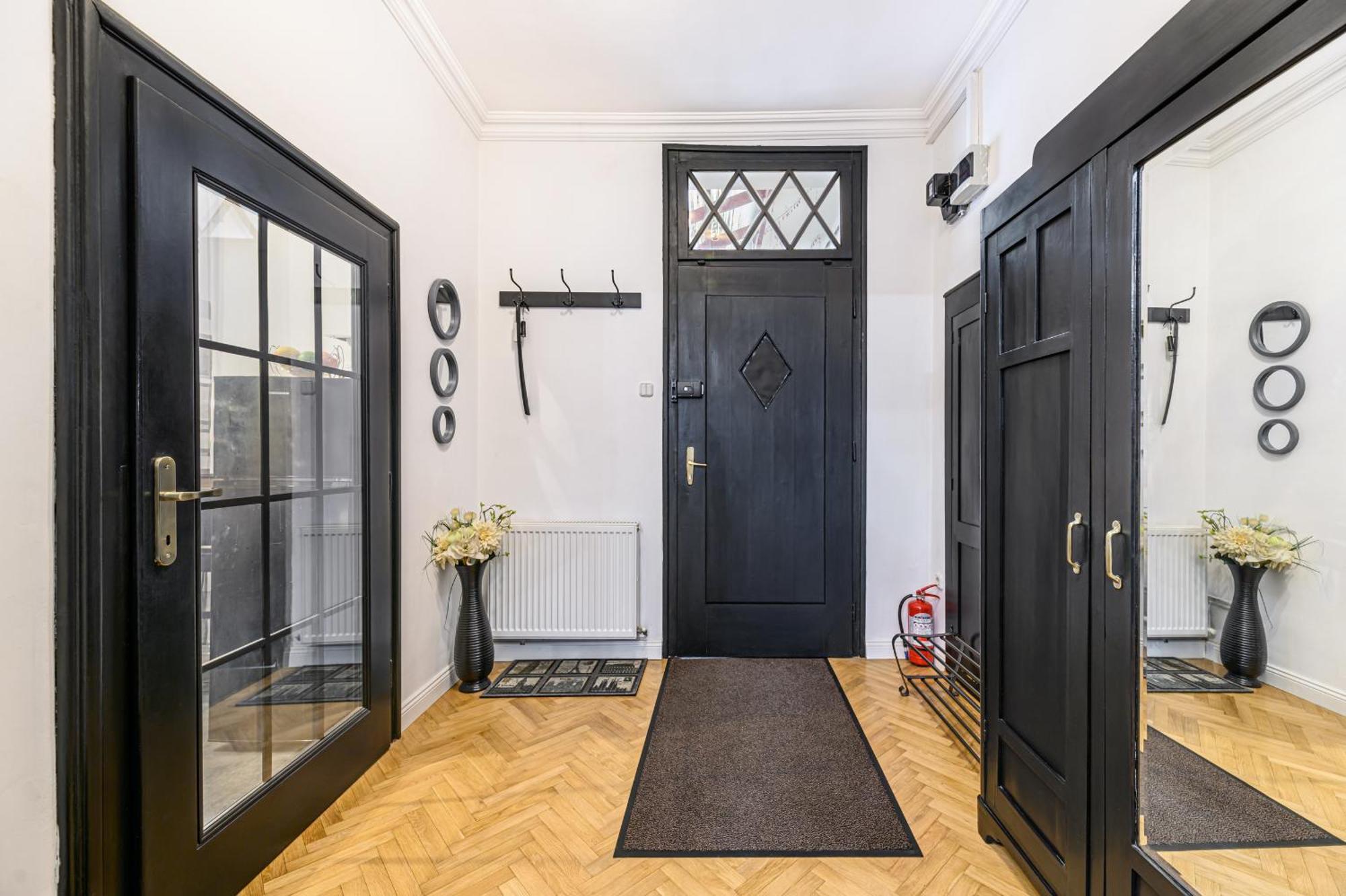 Colins Place Braşov Esterno foto