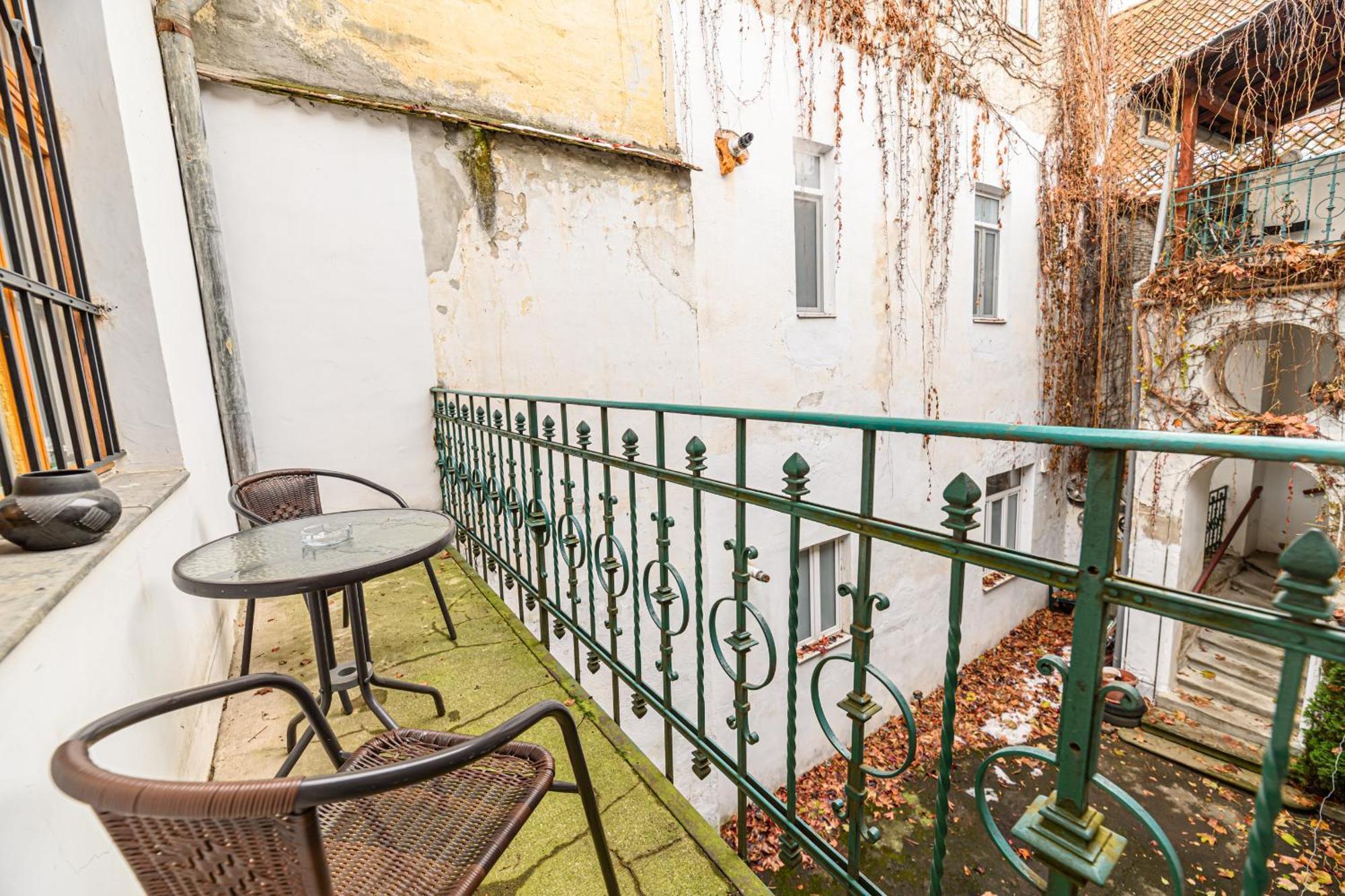 Colins Place Braşov Esterno foto